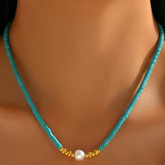 Brand New Handmade Turquoise Necklace with Freshwater Pearl - Picture 2 of 2